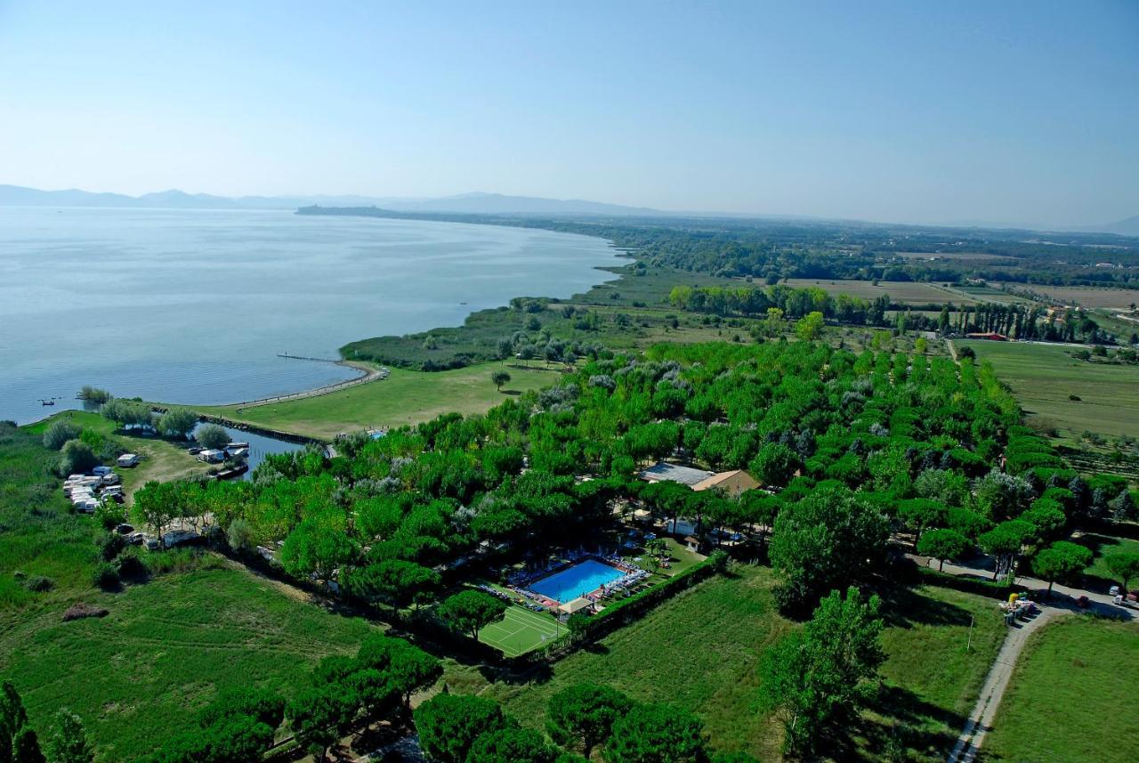 Camping Badiaccia Village Castiglione del Lago Esterno foto