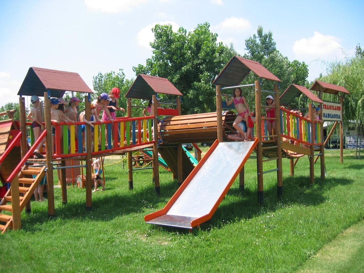 Camping Badiaccia Village Castiglione del Lago Esterno foto