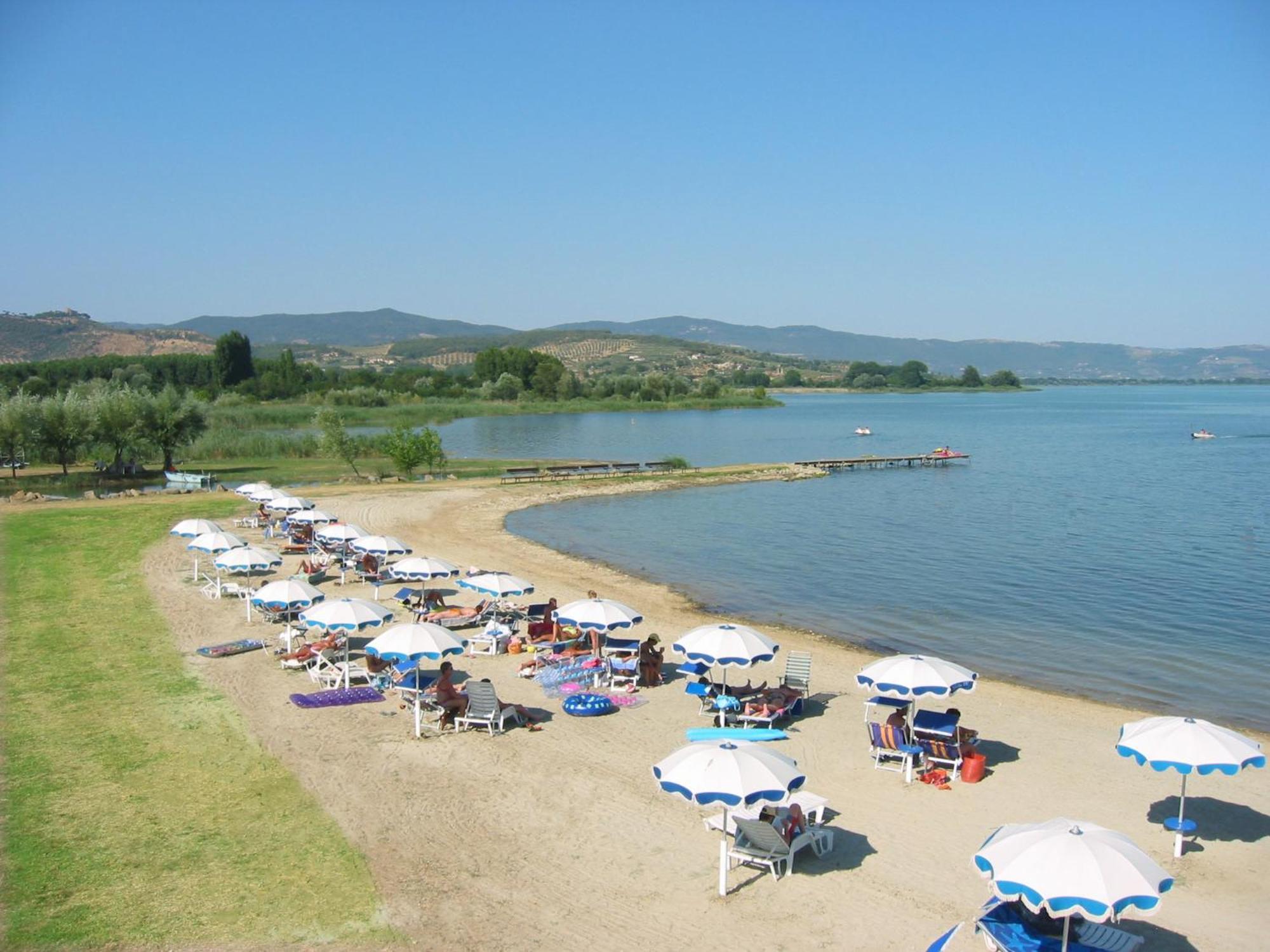 Camping Badiaccia Village Castiglione del Lago Esterno foto