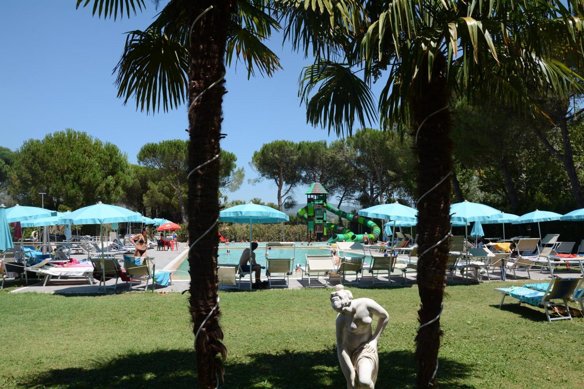 Camping Badiaccia Village Castiglione del Lago Esterno foto